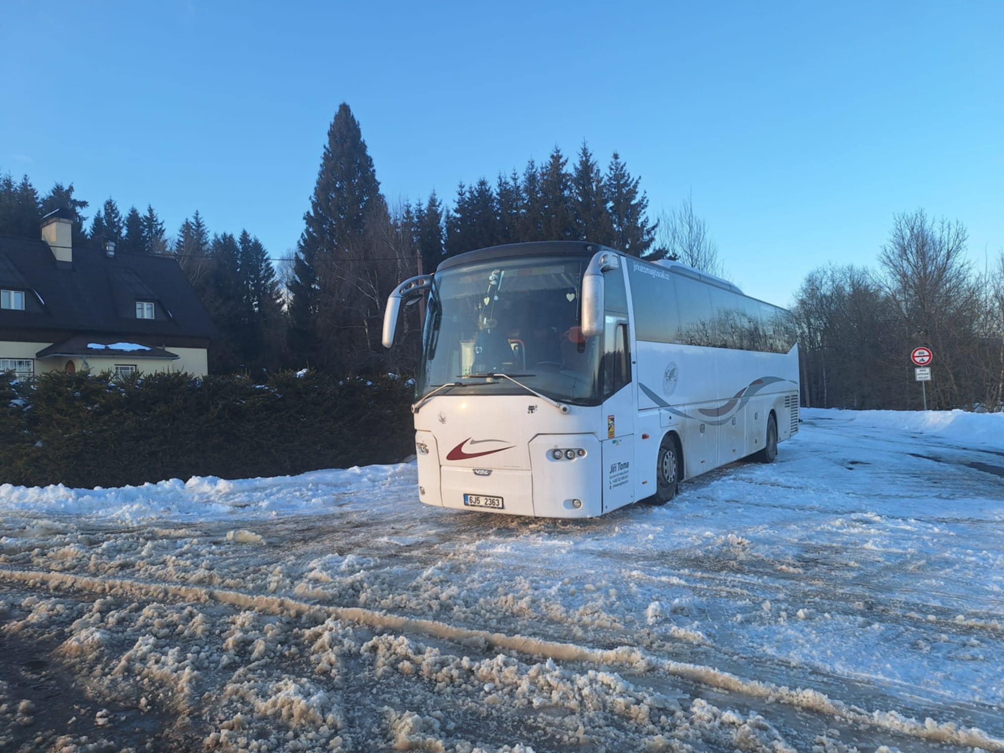 fdffa027-ac5b-4f79-b260-ebb8a9d2df65